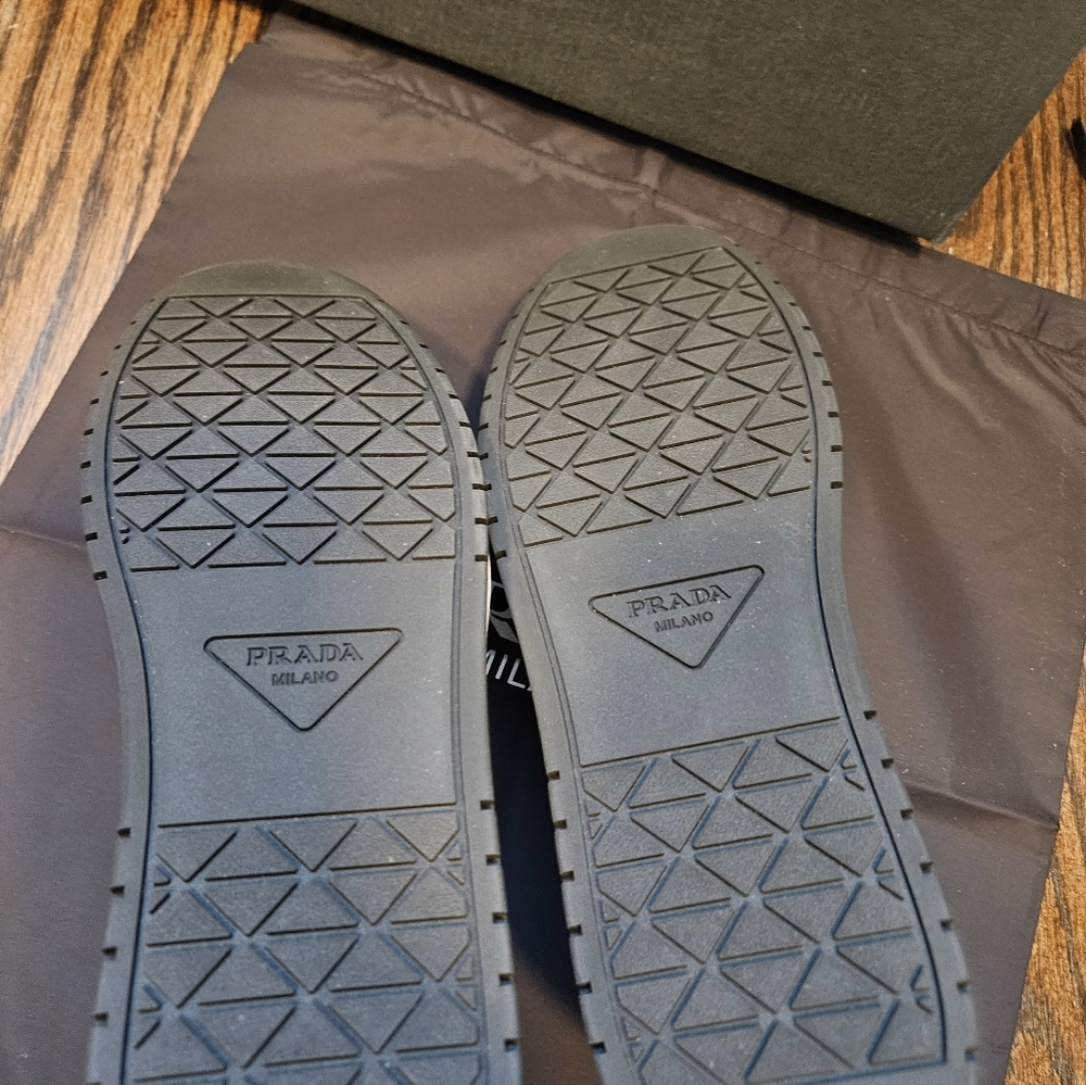 PRADA Women’s ‘Downtown’ Logo Leather Sneakers Black & White Size 38 - Picture 8 of 10